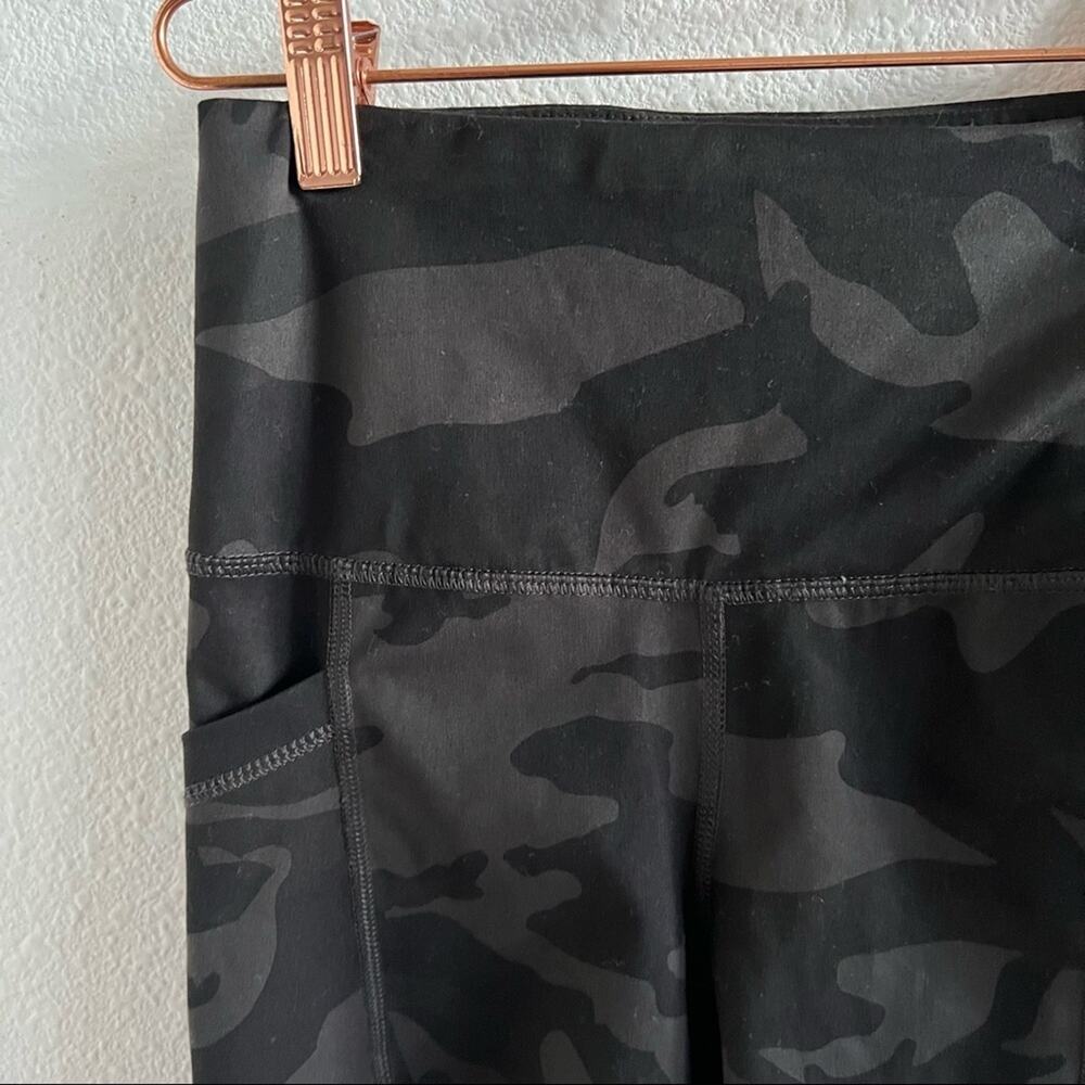 Yogalicious Lux Dark Camo Tights Shorts Bike Short XS - Picture 2 of 8